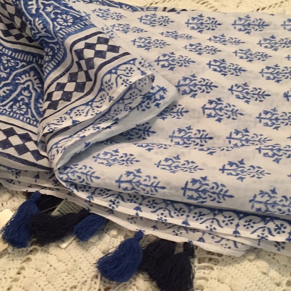 💙 Blue White 🔷 Chico’s 🔷 Tasseled 🔷 Scarf 💙 - Picture 4 of 7